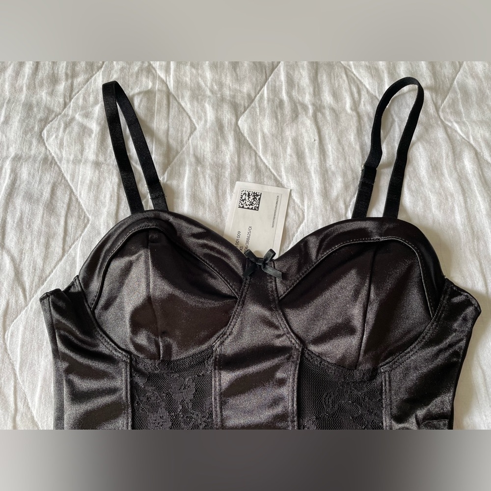 Bombshell 💣H&M satin bustier top😍 Size:xs •Fabric:Satin •Colour:black - Picture 4 of 7